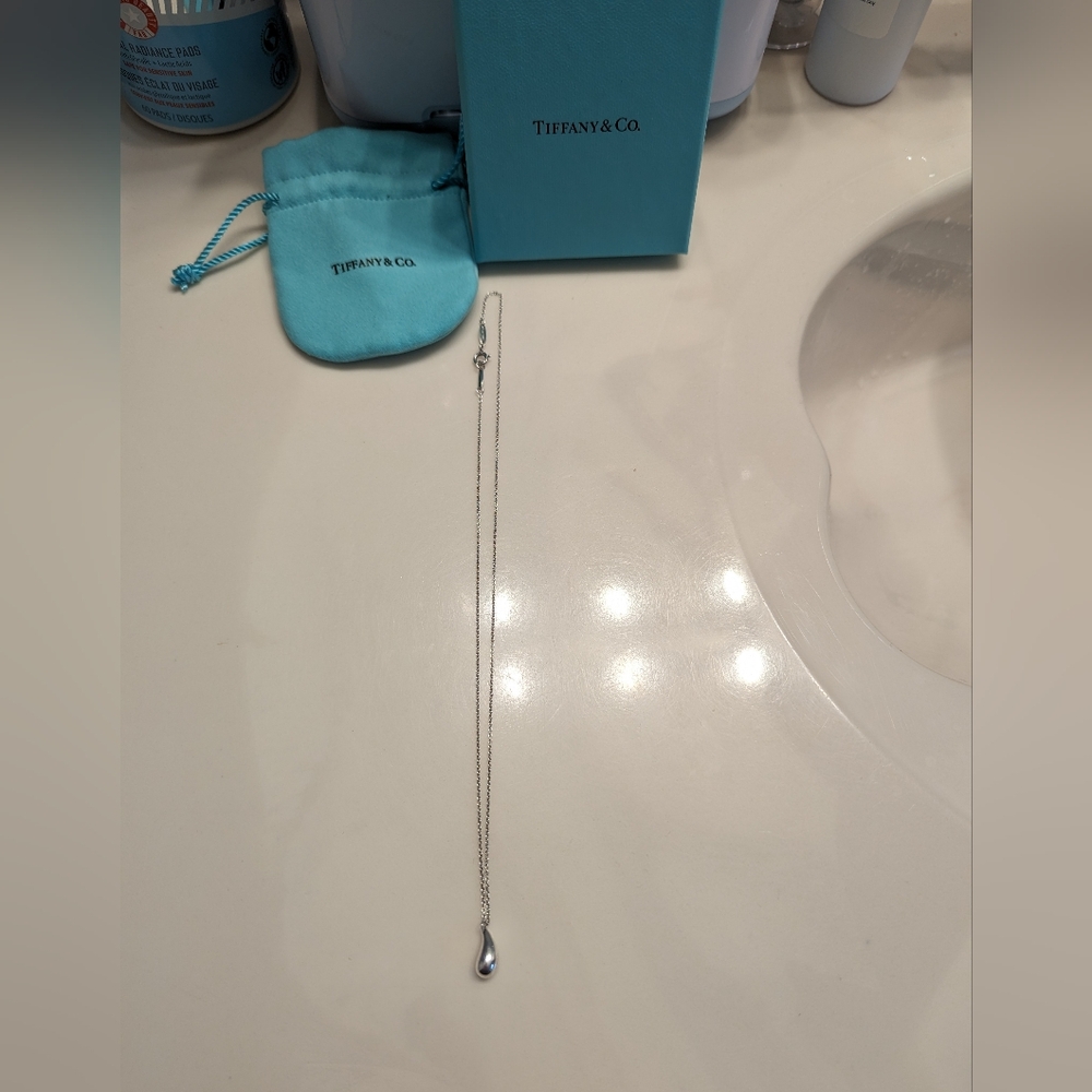 Tiffany Elsa Perretti teardrop & trademark chain